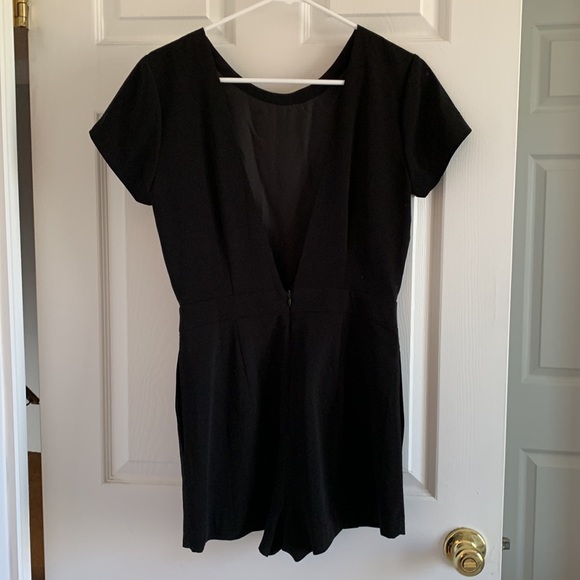 Small, Black Romper with pockets - Picture 2 of 2